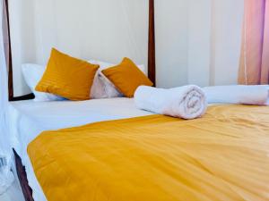 a bed with two towels on top of it at Harshi Guest House in Matara