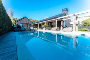Piscina de la sau aproape de Blackpool Boathouse - Stay Waiheke