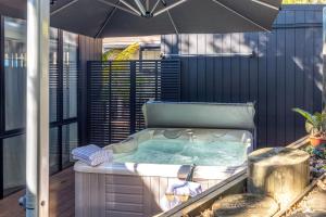 Ảnh trong thư viện ảnh của Wavesong - Stay Waiheke ở Onetangi +11 ảnh