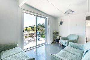 Et opholdsområde på Roses Bach - Stay Waiheke