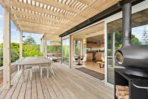 Ban công/sân hiên tại Palm Views - Stay Waiheke
