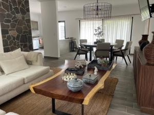 Et opholdsområde på 3BR Patio, Pool, Free Shuttle Centro San Miguel