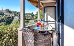 Un balcon sau o terasă la Aqua Sands #2 - Stay Waiheke