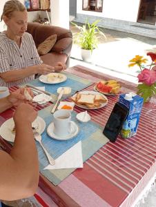 Đồ ăn tại/gần nhà khách