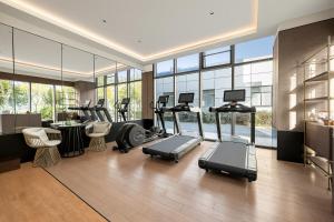 Fitness centrum a/nebo fitness zařízení v ubytování Shanghai Yunhe Hotel