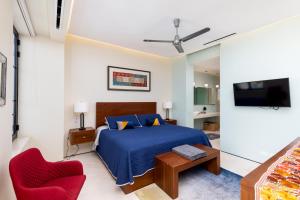 TV/trung tâm giải trí tại Pier 57 Romantic Zone Luxury Condo 204