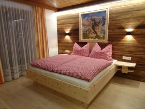 Postel nebo postele na pokoji v ubytování Holiday apartment with 1 bedroom + 18 fotografií