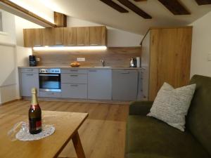 Kuchyň nebo kuchyňský kout v ubytování Holiday apartment with 1 bedroom