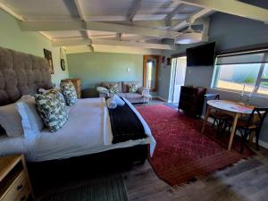 Кровать или кровати в номере Itha's Garden Self Catering