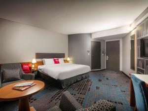 Giường trong phòng chung tại Ibis Ambassador Myeongdong