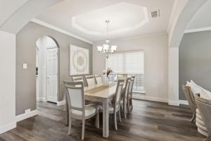 صورة لـ Modern 6BR Luxury Villa - Theater, Games, Peloton & EV في ماككيني