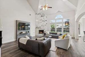 صورة لـ Modern 6BR Luxury Villa - Theater, Games, Peloton & EV في ماككيني +54 صورة