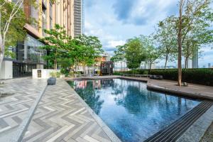 Bazén v ubytování Harmony Luxury Suites At Lucentia Bukit Bintang City Center nebo v jeho okolí