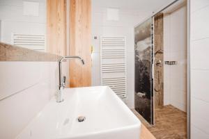 Koupelna v ubytování Appartements Millinger + 32 fotografií