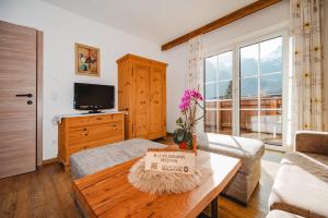 TV a/nebo společenská místnost v ubytování Appartements Millinger