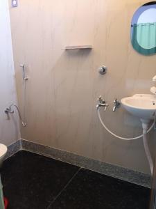 Koupelna v ubytování sky birds hotel & restaurant