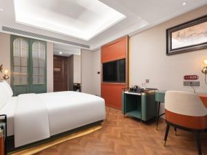 Postel nebo postele na pokoji v ubytování Wuhan International Plaza
