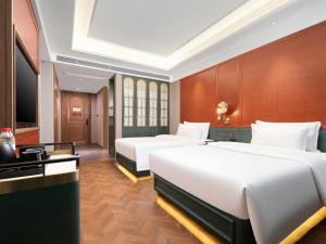 Postel nebo postele na pokoji v ubytování Wuhan International Plaza + 2 fotografie