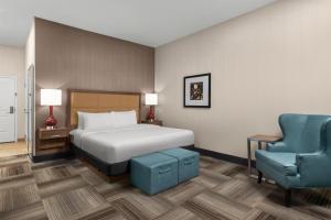 En eller flere senge i et værelse på Hampton Inn & Suites Arroyo Grande + 22 billeder