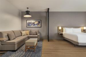 Кровать или кровати в номере Hyatt Place Windsor