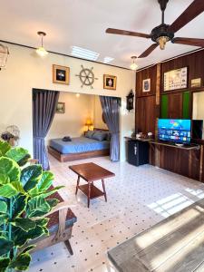 TV a/nebo společenská místnost v ubytování Baan Chillhouse Ayutthaya