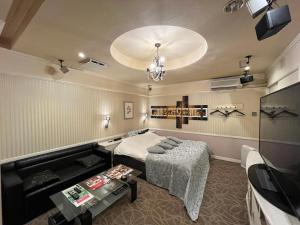 Postel nebo postele na pokoji v ubytování SKY Windy Adult Only Love Hotel