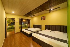 Postel nebo postele na pokoji v ubytování Dandeli Vacation