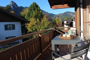 a balcony with a table and a view of the mountains at Apartment Bergliebe in Oberammergau