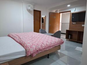 En eller flere senge i et værelse på Hotel Kamla Palace + 24 billeder