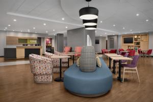 Η κουζίνα ή μικρή κουζίνα στο Home2 Suites by Hilton Lake City