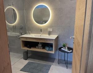 O baie la MAVI Apartment +3 fotografii