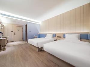 Postel nebo postele na pokoji v ubytování Hanting Hotel Chengdu Tianfu Square Chunxi Road