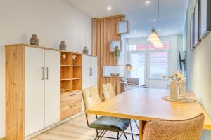 a kitchen with a wooden table and chairs at Alte Teestube Schmidt 59 Rechts in Norderney