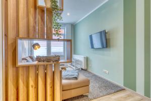 a living room with a fish tank on a wall at Alte Teestube Schmidt 59 Rechts in Norderney