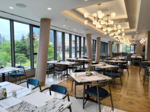 Restaurace v ubytování East Plaza Hotel