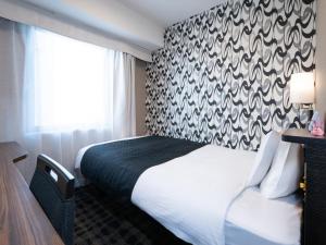 Giường trong phòng chung tại APA Hotel Hatchobori Ekiminami