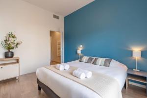 Postel nebo postele na pokoji v ubytování Quality Suites Chambéry + 36 fotografií