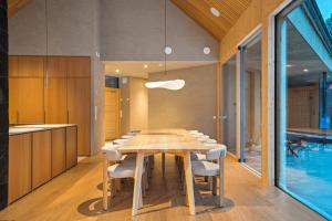 Hồ bơi trong/gần Inai Haven