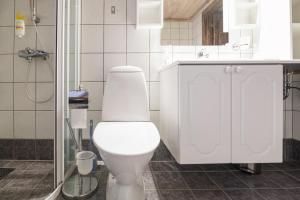 Ένα μπάνιο στο Magnusbua, traditional rorbu in Reine, Lofoten