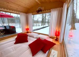 Postel nebo postele na pokoji v ubytování Citi Krasti Eco Spa Residence + 260 fotografií