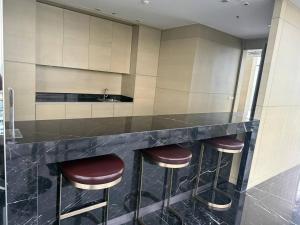 Køkken eller tekøkken på Circle Living Skyline Residence