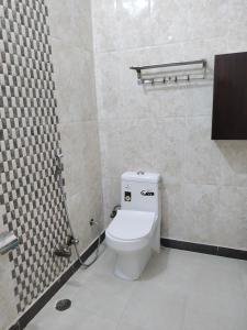 Ένα μπάνιο στο Primrose Hotel