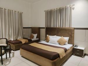 Ένα ή περισσότερα κρεβάτια σε δωμάτιο στο Primrose Hotel