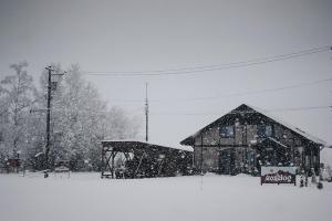 easelog 中富良野山居木屋 距離富良野滑雪场15分钟車程 v zimě
