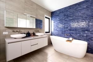 a bathroom with two sinks and a bath tub at Bali Hi Walk to Beach in Balnarring Beach +17 photos