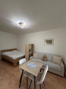 Кровать или кровати в номере Bílý klid nově zrekonstruované studio