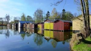 Θέα στο ποτάμι κοντά σε αυτό το δωμάτιο σε οικογενειακή κατοικία +16 φωτογραφίες