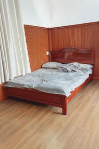 Postel nebo postele na pokoji v ubytování Phụng Kim Thảo Hotel Long An