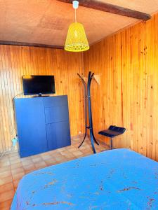 Et tv og/eller underholdning på Positive country