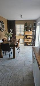 Η κουζίνα ή μικρή κουζίνα στο Hart's Place